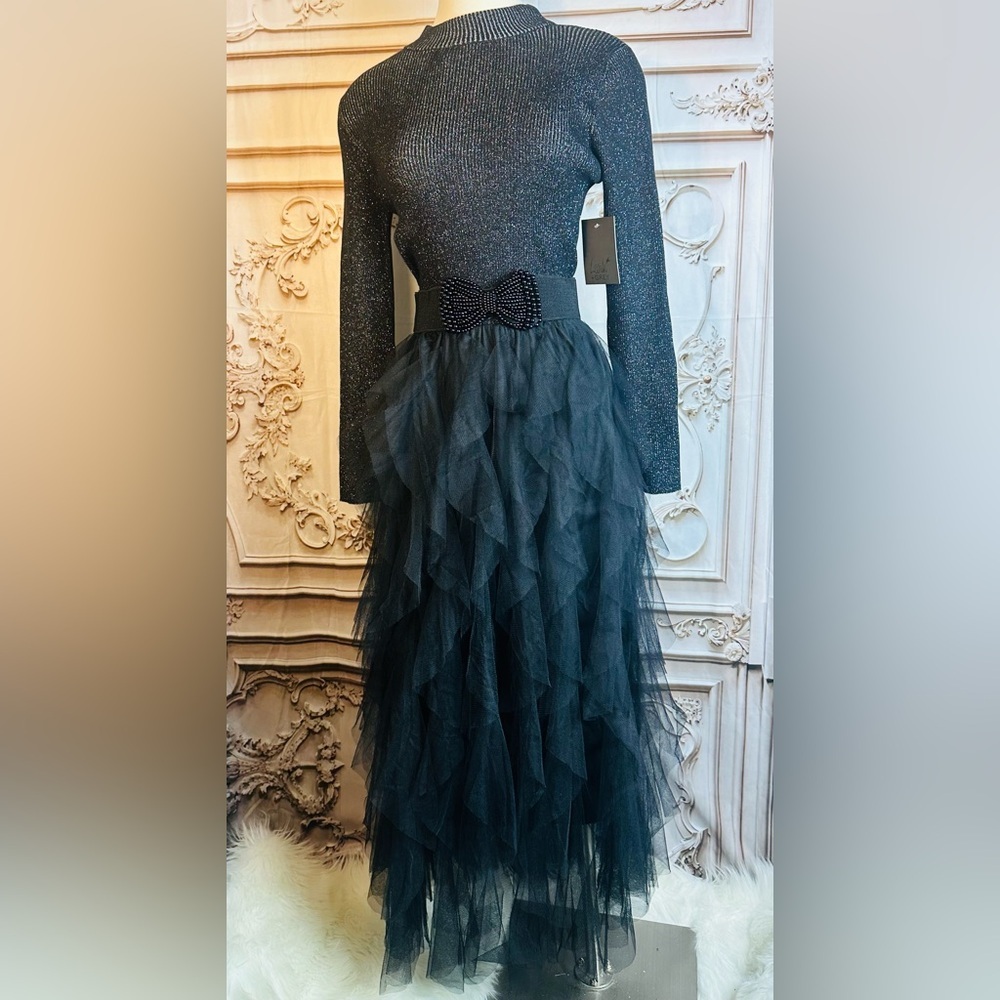 Elegant Black Maxi Dress with Yellow Belt - Picture 4 of 10